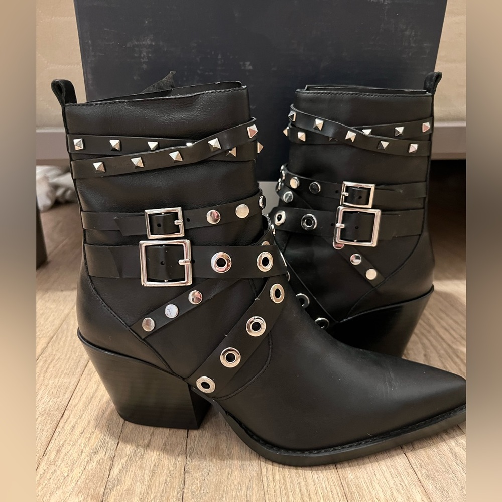 NIB Zara leather studded low heeled ankle boot (size 6.5)